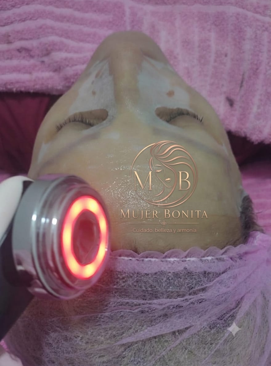 Limpieza facial profunda con equipo profesional en Mujer Bonita
